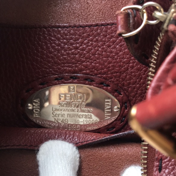 FENDI “RARE” SELLERIA SOFT LEATHER SHOULDER BAG - Picture 16 of 16